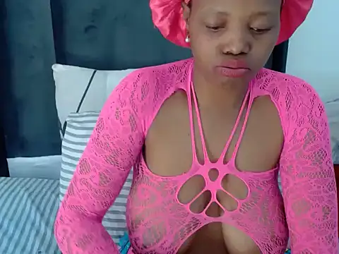 HugeMelons11 online show from June 25, 8:40 am