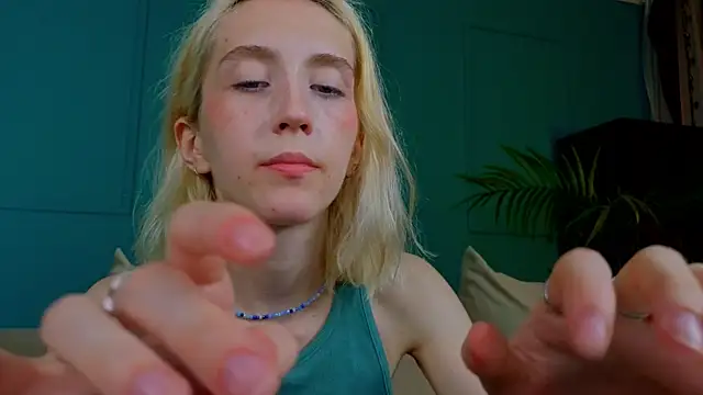 Elen  Moore online show from July 13, 7:20 am