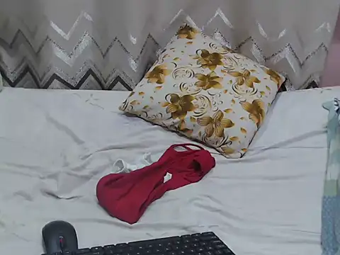 Naughty kitten0 online show from May 23, 3:43 pm