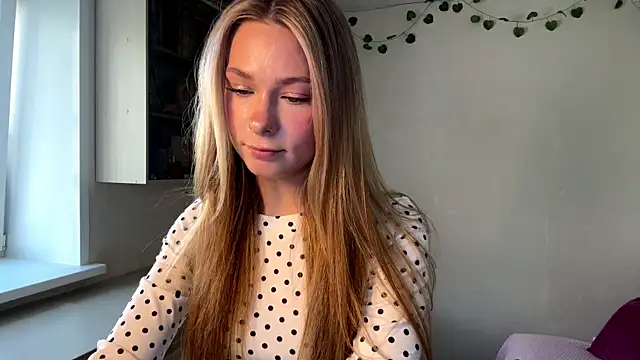 JulietFekete online show from May 31, 10:10 am