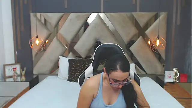 Snapshot of MartinaaFit chatting on May 21, 6:06 pm MartinaaFit online show from May 21, 6:06 pm