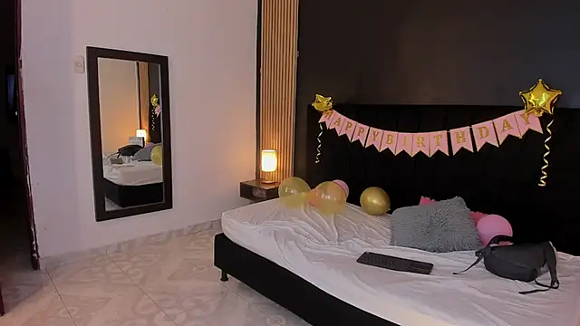 twodolls18 online show from May 30, 5:05 am