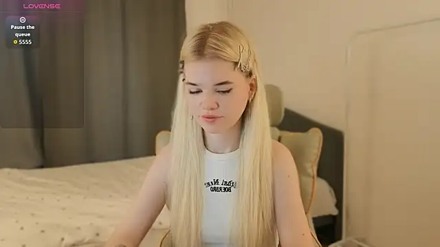 mood berry  online show from July 17, 1:37 pm