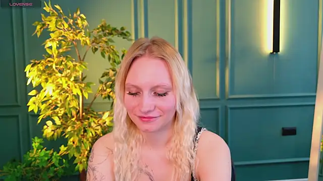 haleybooo online show from May 31, 6:30 am