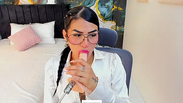 Alanna Wild online show from June 22, 7:11 pm