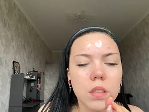 kisyna1810 online show from June 3, 11:22 am