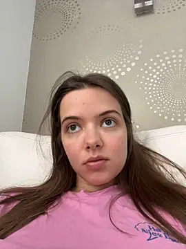 AGirlFromNarnia online show from June 17, 8:37 am