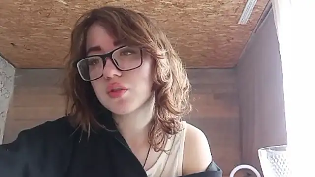 OliviaMoment online show from June 18, 9:14 am