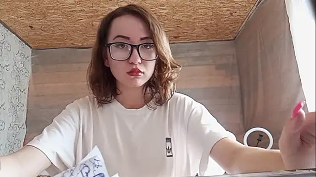 OliviaMoment online show from July 5, 8:31 am