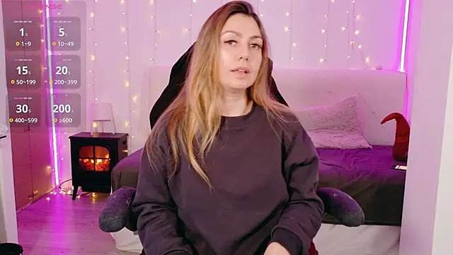 LindaWhite  online show from February 6, 10:46 pm