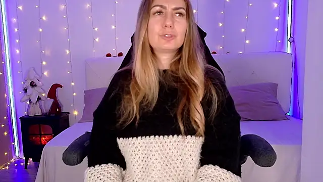 LindaWhite  online show from December 17, 5:17 pm