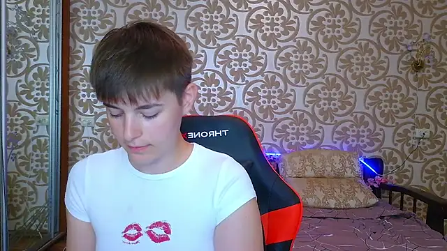 EmyHills online show from August 1, 8:11 pm
