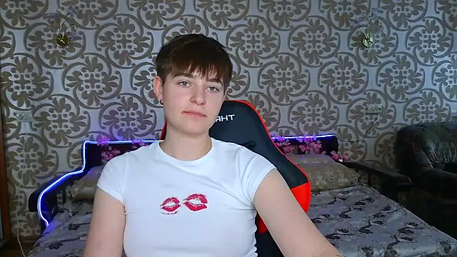 EmyHills online show from July 11, 4:29 pm