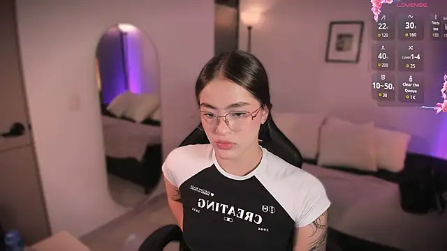 LizzyColins online show from August 1, 7:38 pm