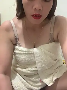 Emlyla online show from June 21, 1:26 pm