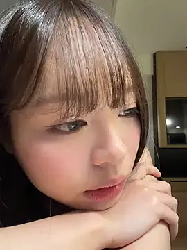 HappySadGirl online show from July 13, 1:56 pm