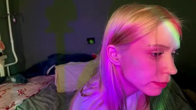 sexy cute18 online show from August 7, 7:32 pm
