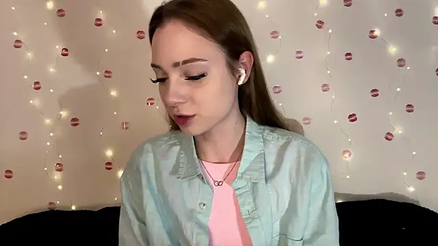 itskylieee online show from July 19, 9:22 am