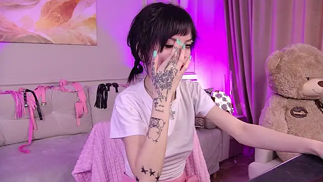 TwiggySmith online show from June 20, 10:30 am