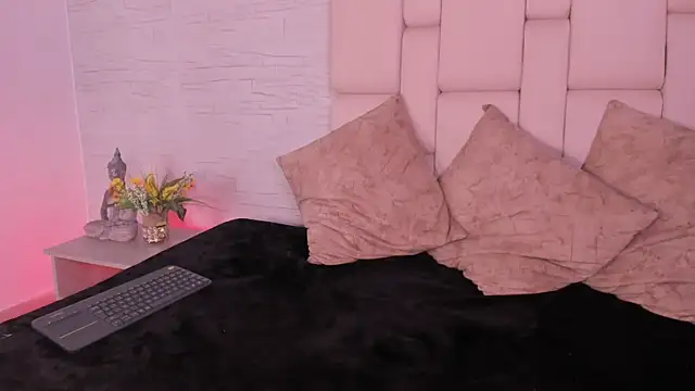 Mila Hudson online show from July 24, 2:09 am