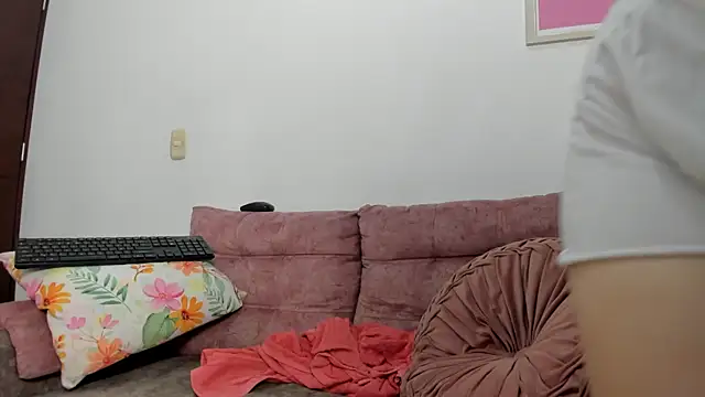 ArianaLaurent online show from June 16, 12:28 pm