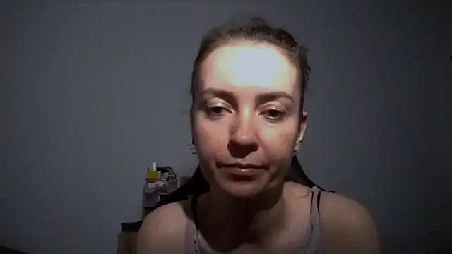 JenniferAlone online show from June 15, 9:15 pm