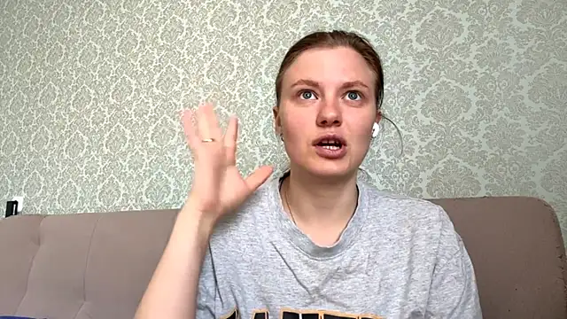AngelineGlee online show from June 17, 6:48 am