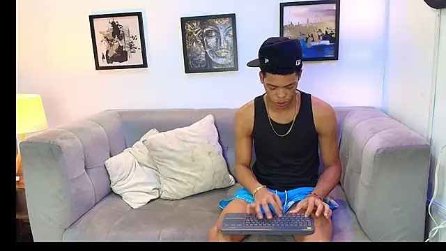 BLACK AND WHITET online show from July 12, 2:23 am