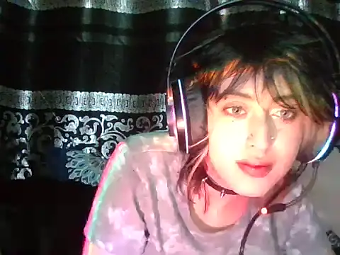 kittenpasive30 online show from June 15, 11:49 pm