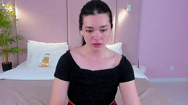 MaddieMeyer online show from July 7, 6:47 am