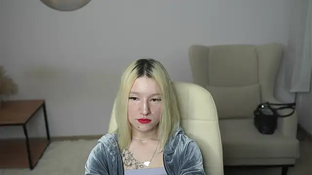 RobynMaryott online show from June 16, 9:43 am