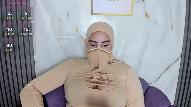 Nadia Sammur online show from June 12, 1:35 am