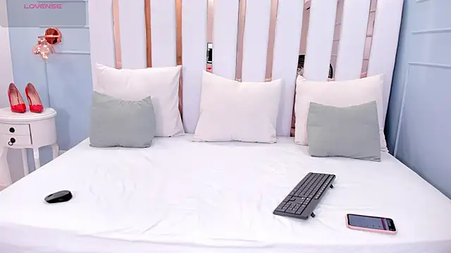 alana gloow online show from August 4, 10:38 pm