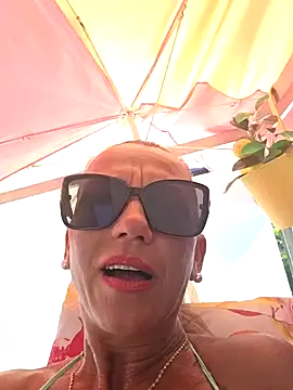 housewifebella online show from July 15, 2:33 pm