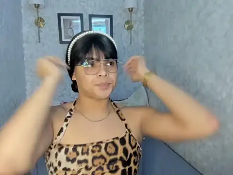 emily rosue  online show from July 6, 4:29 am