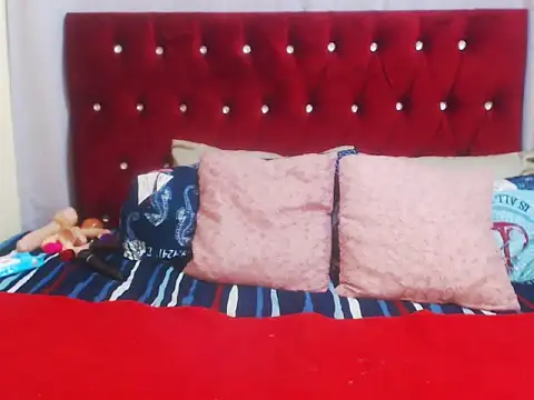 Ebonyblackbootyclitt83 online show from August 6, 3:30 pm