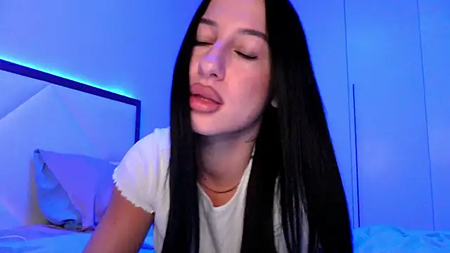delly llove online show from June 16, 8:43 pm