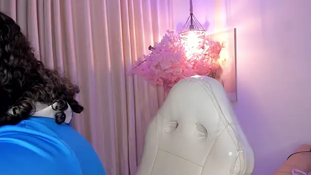 Doll Ivy online show from June 18, 9:14 am