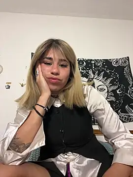 sashaaaaa2026 online show from June 16, 9:49 pm