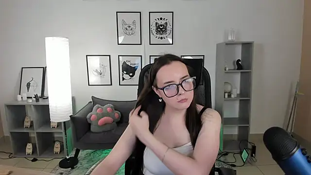 TiffanysGlow online show from July 15, 7:35 am