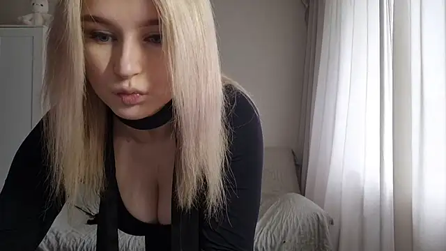 BloomMoon online show from July 18, 11:57 am