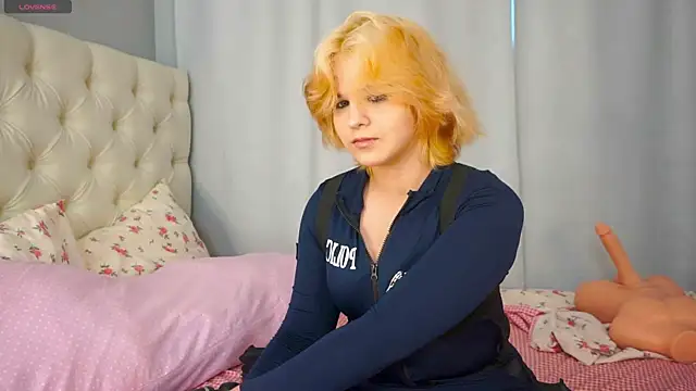 KristaLeenz online show from June 23, 11:58 pm