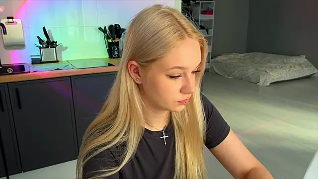 MichelleMargiela online show from July 14, 3:33 am