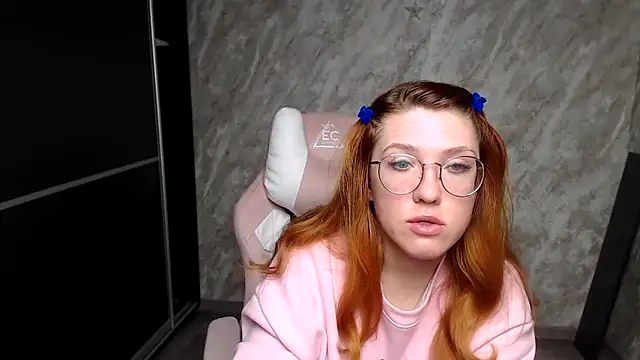 Reginasmilee online show from March 3, 1:28 pm