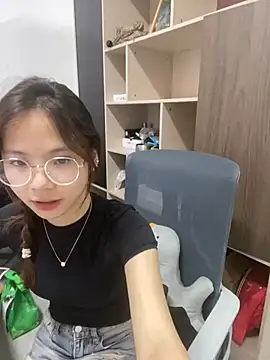 YY-1-1-1 online show from June 25, 7:13 am