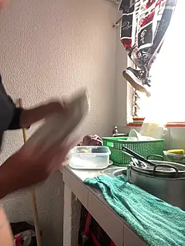 mialuxuryyx online show from August 7, 3:52 pm