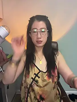 weiwei103 online show from June 28, 1:23 am