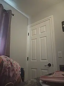 Elliehopp online show from July 19, 10:45 pm