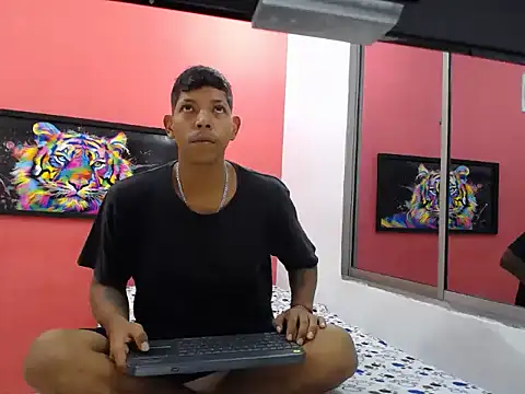 latinosninfomanos online show from July 7, 12:13 am