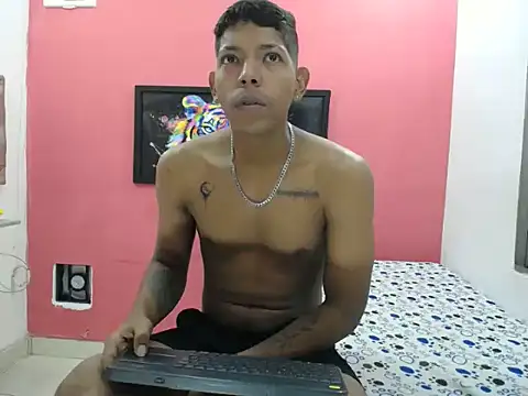 latinosninfomanos online show from July 5, 1:01 am